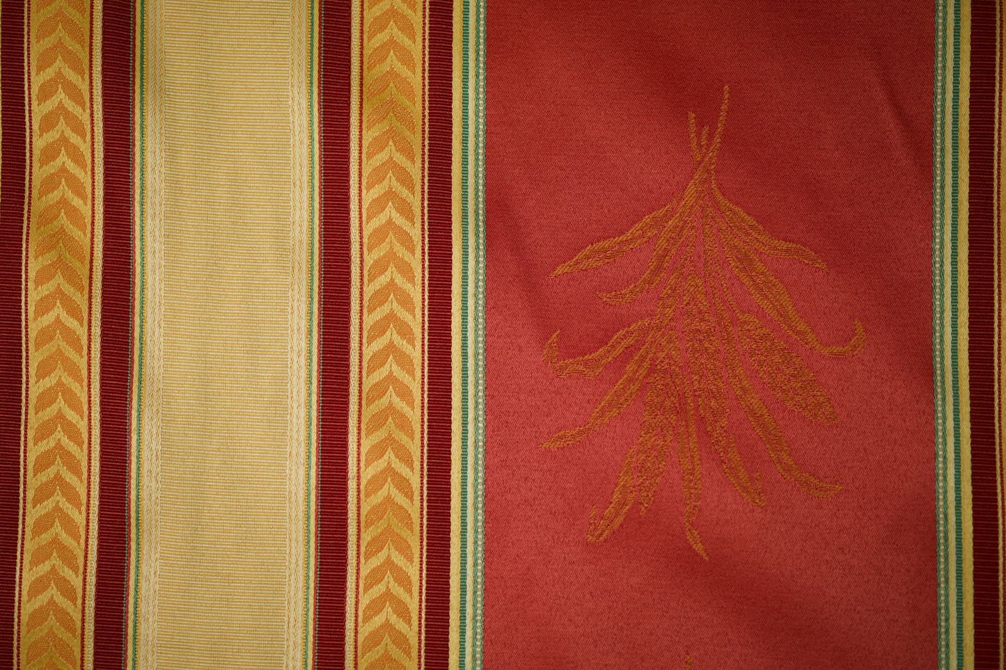 Hochwertiger Vorhangstoff in Tomatenrot – ideal für elegante Fensterdekorationen