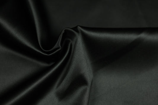 Satin Stoff in Anthrazit Schwarz glänzend – weicher Stoff ideal für elegante Kleider, Dekoration oder DIY-Nähprojekte